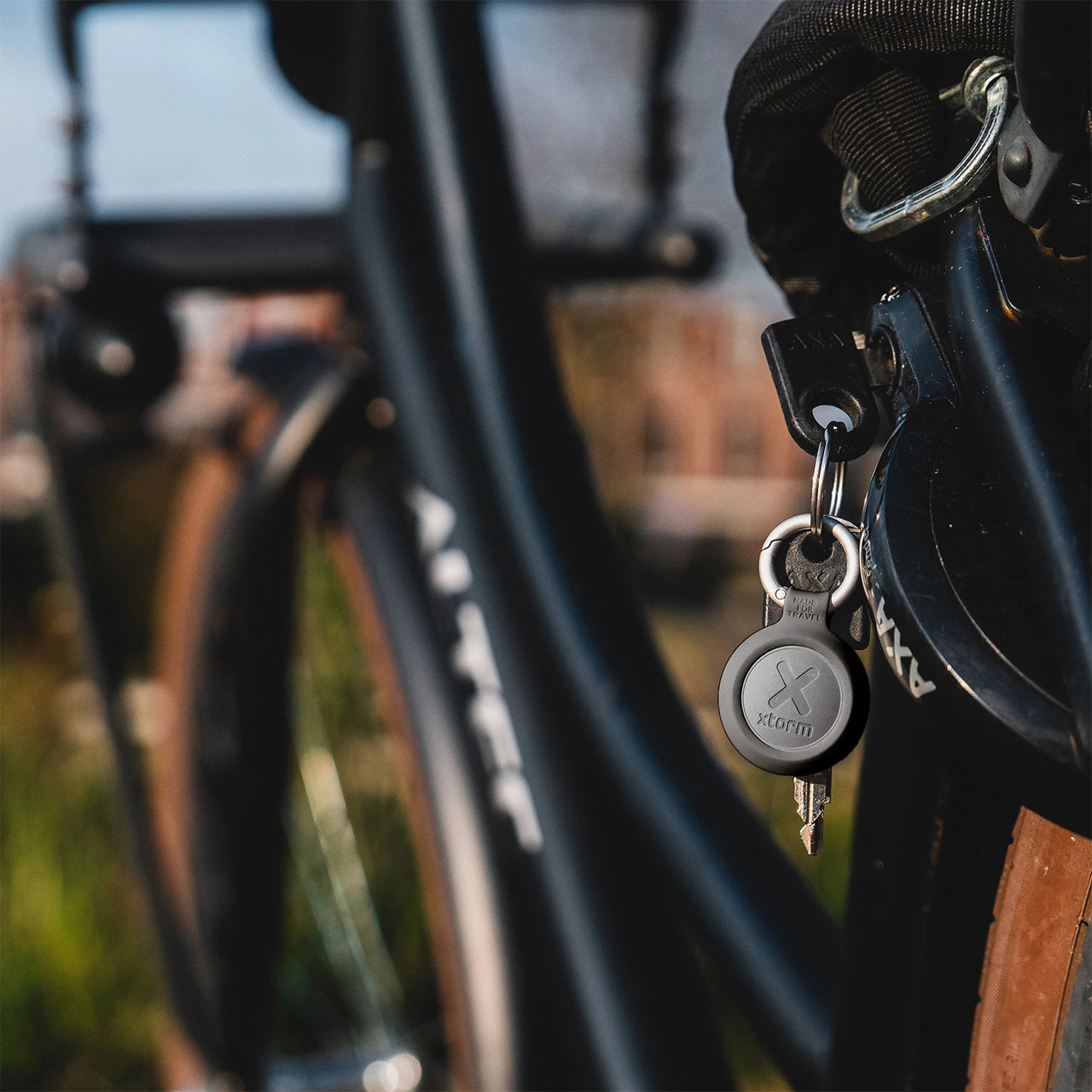 TravelTag for iPhone (iOS) - Water-resistant - Charcoal Black